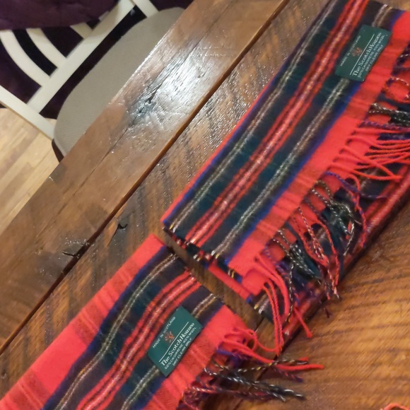 Scarfs - Picture 1 of 2